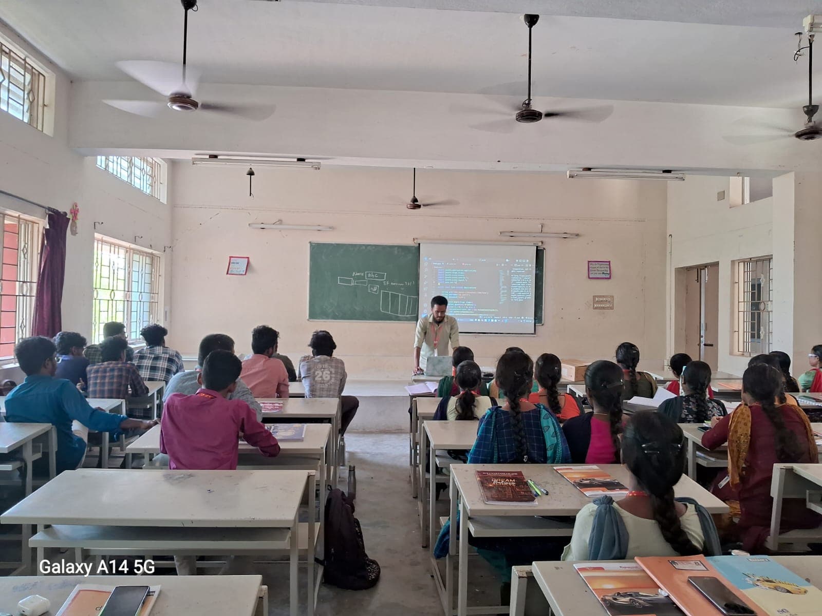 Class Seminars & Knowledge Sharing front
